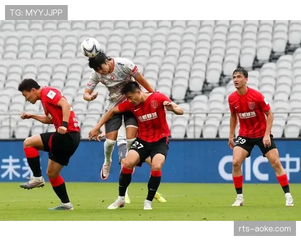 关键瞬间:成都蓉城后卫一次门线前的极限解围拯救球队